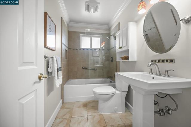 427 Dale Rd, Martinez CA: https://media.crmls.org/mediaz/515a2fe0-7feb-427e-a474-411faebbe8c2.jpg