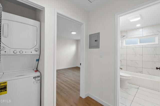 624 Silver Lake Boulevard, Los Angeles CA: https://media.crmls.org/mediaz/515a5f09-0b9e-4ffc-b72a-e85c04ddbf65.jpg