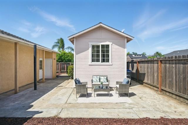 27239 Dunbar Place, Hayward CA: https://media.crmls.org/mediaz/515a9b82-8692-4016-a9b4-b7eb1825ac61.jpg