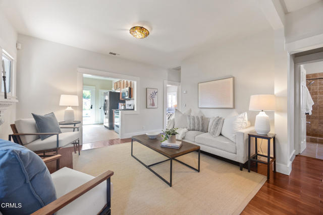 975 N Mentor Avenue, Pasadena CA: https://media.crmls.org/mediaz/515aa640-9216-4226-86cd-621c598e7bdf.jpg