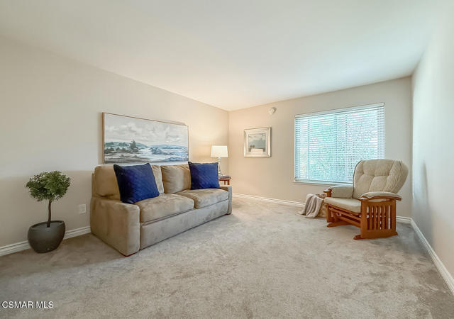 38114 Village 38, Camarillo CA: https://media.crmls.org/mediaz/515b0e5c-effa-40af-ba4d-ec4c369921cf.jpg