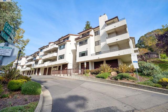 22135 Sevilla Rd, Hayward CA: https://media.crmls.org/mediaz/515b75d7-ecbe-4610-b76c-58744e2c7081.jpg