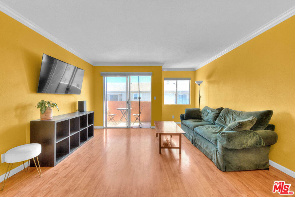 https://media.crmls.org/mediaz/515bd6d4-5983-4b6d-acd9-292d1569438d.jpg?preset=X-Large