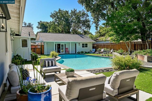 3 Green Valley Ct, Danville CA: https://media.crmls.org/mediaz/515bf2e7-db01-43ba-9032-1f15ef99aeb8.jpg