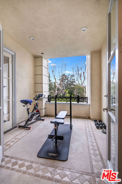 10112 EMPYREAN Way, Los Angeles CA: https://media.crmls.org/mediaz/515c8f8c-d144-4634-98c5-648e4c90c3a7.jpg