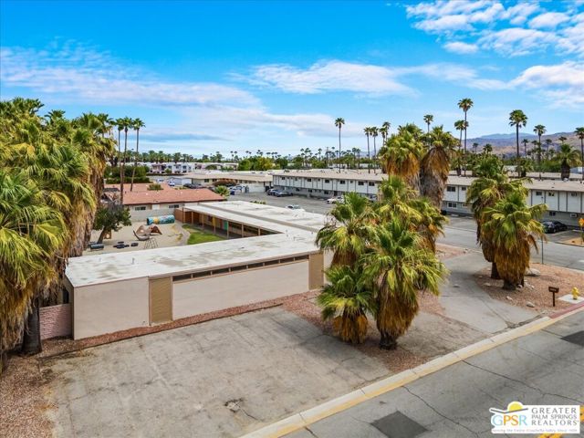 490 S Compadre Road, Palm Springs CA: https://media.crmls.org/mediaz/515d0eb9-5f48-4976-948c-e3af3e6afaa5.jpg