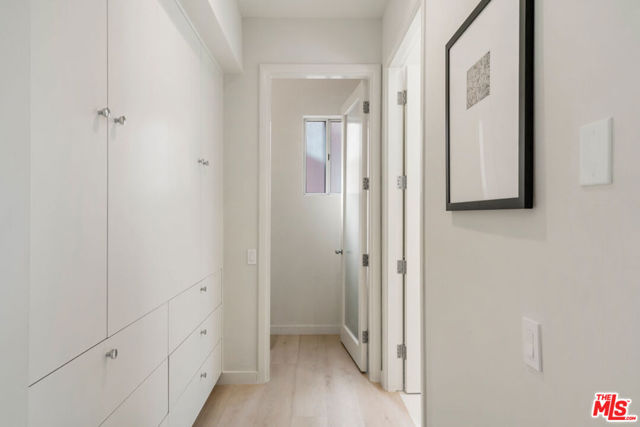 7209 Sunnydip Trail, Los Angeles CA: https://media.crmls.org/mediaz/515d54c7-8da0-4082-b830-1ac0c89410cc.jpg