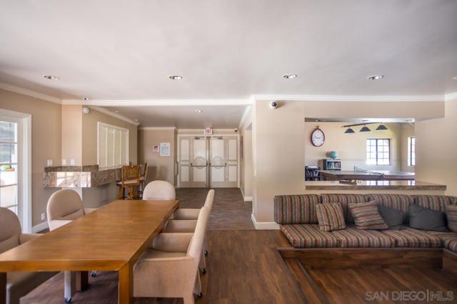 8880 Villa La Jolla Dr, La Jolla CA: https://media.crmls.org/mediaz/515d7221-5535-4b9b-ad25-185f6882b7a6.jpg