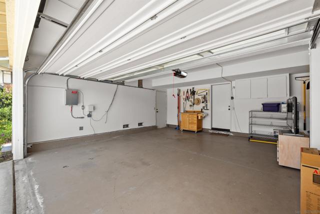 11389 Via Playa De Cortes, San Diego CA: https://media.crmls.org/mediaz/515d74af-9116-4cdb-9197-bf03f48890d0.jpg