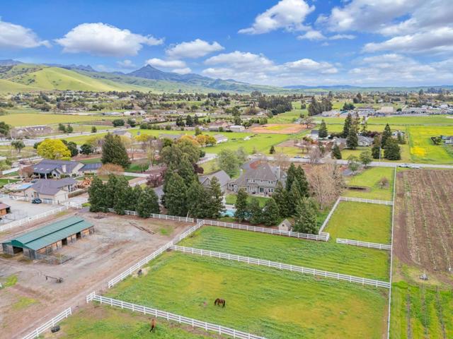 560 Tevis Trail, Hollister CA: https://media.crmls.org/mediaz/515df4a9-b6b2-427b-9e5a-5b7041d2859e.jpg
