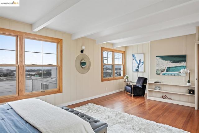 262 Byxbee St, San Francisco CA: https://media.crmls.org/mediaz/515e4015-4907-48d3-943e-50ef21d9309c.jpg