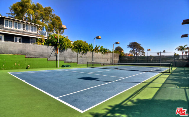 11 S Callecita, Laguna Beach CA: https://media.crmls.org/mediaz/515e4a3b-a47a-4c0f-be8f-fd427522c2c3.jpg