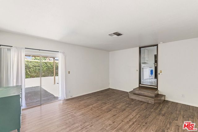 5723 Stansbury Avenue photo 16
