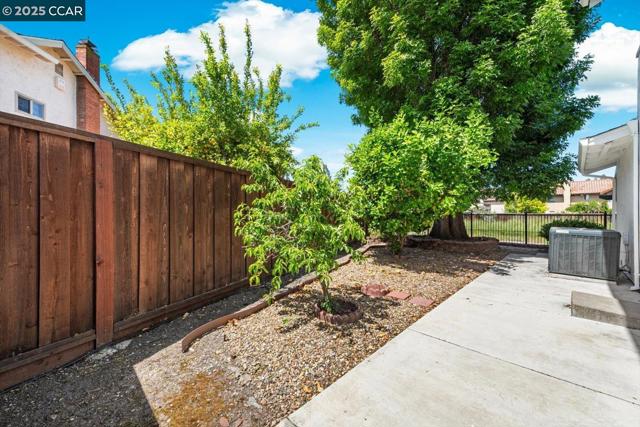 110 Santa Rosa Pl, San Ramon CA: https://media.crmls.org/mediaz/515ec066-e10a-476e-91f8-d9d7b96a862f.jpg