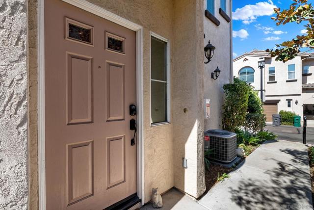 10860 Ivy Hill Dr, San Diego CA: https://media.crmls.org/mediaz/515ecbdf-659a-40f1-8f45-e82d1e999779.jpg