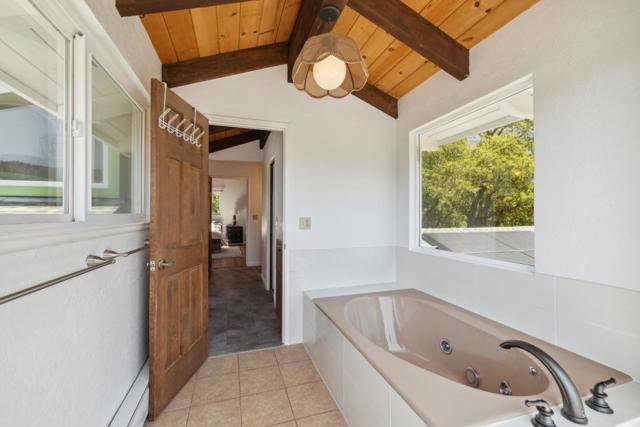 240 Buck Knoll Road, Boulder Creek CA: https://media.crmls.org/mediaz/515fbd7a-2f1b-4902-9c0f-d900af4ca304.jpg