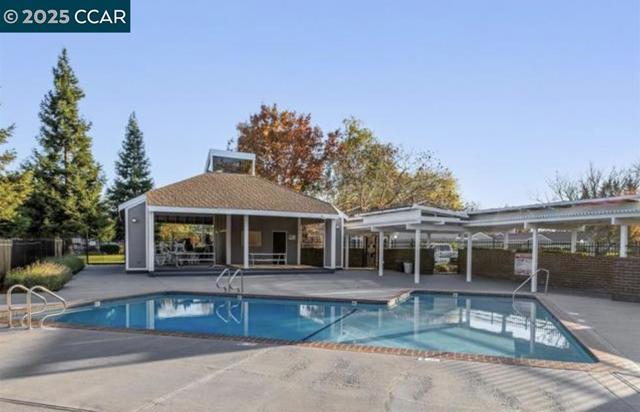 812 Royal Ann Ln, Concord CA: https://media.crmls.org/mediaz/515fe8ea-2fc7-4a5a-b5f7-c5af4ba17ba2.jpg
