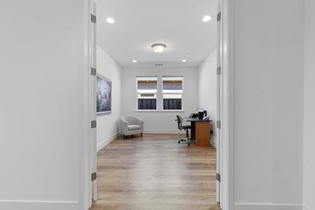 2008 White Oak Drive, Hollister CA: https://media.crmls.org/mediaz/516038c2-a093-4426-aeae-ee1bd663a0ac.jpg