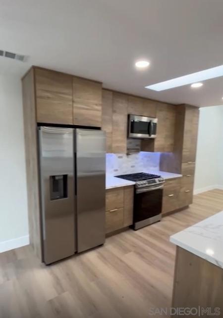 175 Bronze Way, Vista CA: https://media.crmls.org/mediaz/51609cbb-4095-41a4-b39e-b9daa2258dc5.jpg