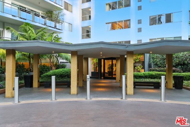 1155 N La Cienega Boulevard, West Hollywood CA: https://media.crmls.org/mediaz/5160a588-19a2-4604-9f9d-7f403dccf57b.jpg