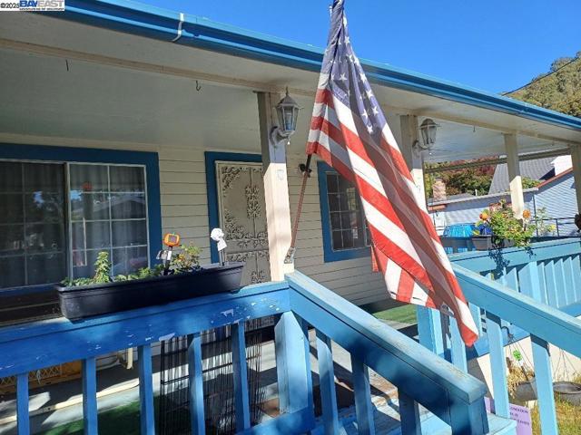 3931 Gardenia Pl, Oakland CA: https://media.crmls.org/mediaz/5160ddc7-a899-4418-953e-1f9bc6b9c788.jpg