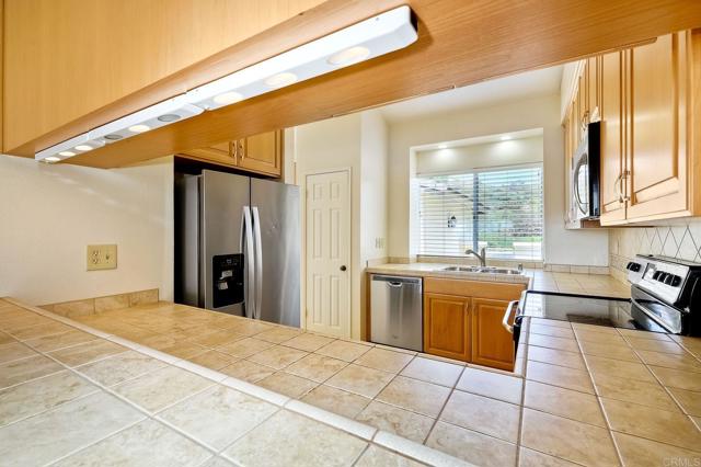 4781 ARGOSY LANE, Carlsbad CA: https://media.crmls.org/mediaz/5160f8ed-b666-4f92-b3c8-74efd681e9de.jpg