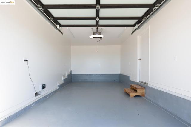 207 Cambridge Ave, Kensington CA: https://media.crmls.org/mediaz/51613340-2740-43aa-8b43-c560eae03910.jpg