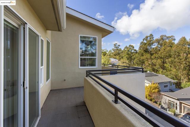 205 Sheridan RD, Oakland CA: https://media.crmls.org/mediaz/516288b4-5b2e-4f08-9a66-777f1f2729fb.jpg