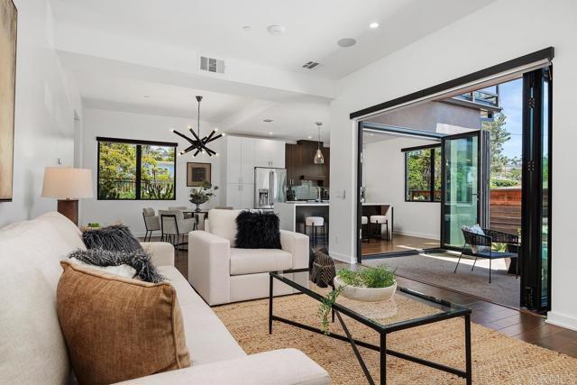 731 Valley Avenue, Solana Beach CA: https://media.crmls.org/mediaz/5162ddbb-cdf2-4d88-9c1c-df7777745fce.jpg