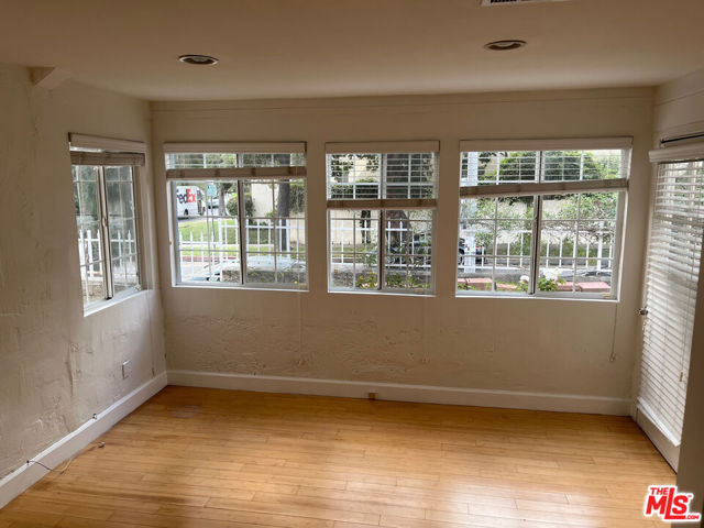 101 N La Peer Drive, Los Angeles CA: https://media.crmls.org/mediaz/5163f2dd-93e9-4479-94d4-37b35b773b57.jpg