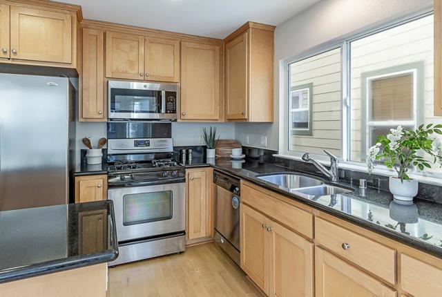 185 Hamwood Terrace, Mountain View CA: https://media.crmls.org/mediaz/516554f7-6567-46cf-b4be-fe57e4d2de2a.jpg