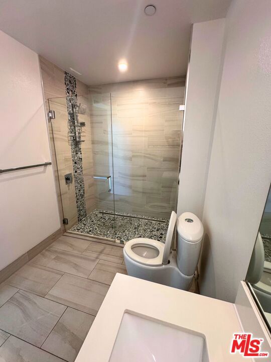 4140 Glencoe Avenue, Marina del Rey CA: https://media.crmls.org/mediaz/51656d6f-7aa6-437b-a3ba-44acb4cb8427.jpg