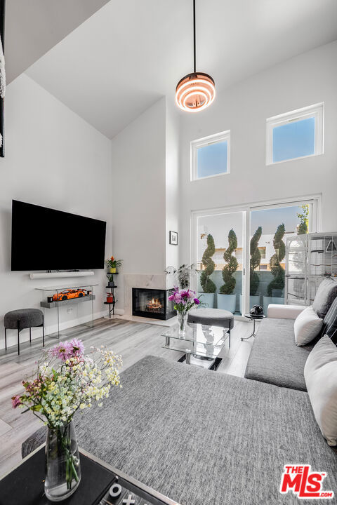4326 Babcock Avenue, Studio City CA: https://media.crmls.org/mediaz/516651e1-80f5-4fb0-b837-bca92f2c0adb.jpg