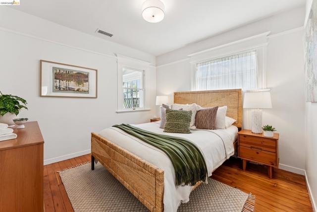 Image 41 of 60 For 2035 Francisco St