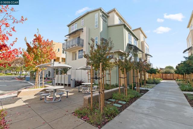 27263 Lumina Ct, Hayward CA: https://media.crmls.org/mediaz/51671989-b80a-4b41-b4ba-96b880d48716.jpg