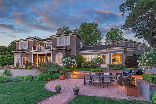 1205 Trinity Drive, Menlo Park CA: https://media.crmls.org/mediaz/51674025-1e8a-4559-9698-4deb84d50173.jpg