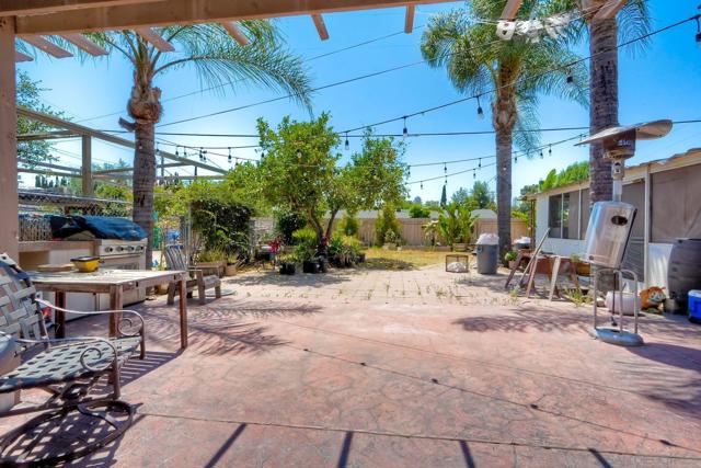 759 W 10Th Ave, Escondido CA: https://media.crmls.org/mediaz/516753b0-5449-4bcf-a02c-6c6665fcadcd.jpg