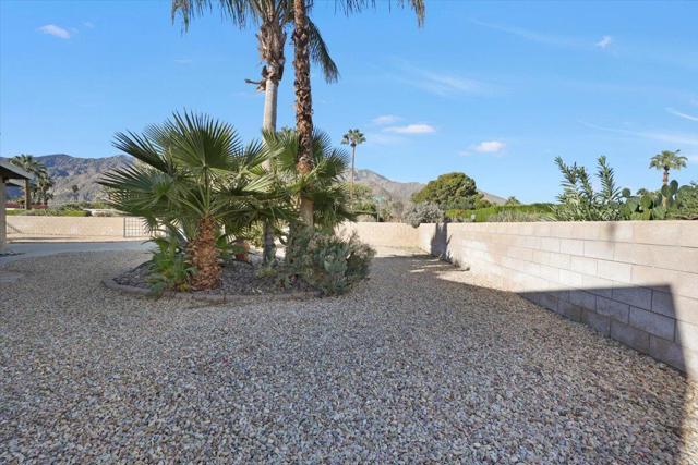 1617 E Paseo El Mirador, Palm Springs CA: https://media.crmls.org/mediaz/5167e991-4d9e-45c5-9d32-bd095fc8a151.jpg