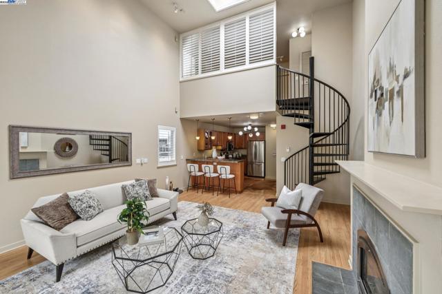 950 Harrison, San Francisco CA: https://media.crmls.org/mediaz/51682cba-a6ee-4706-83ba-6fc53c5b4434.jpg