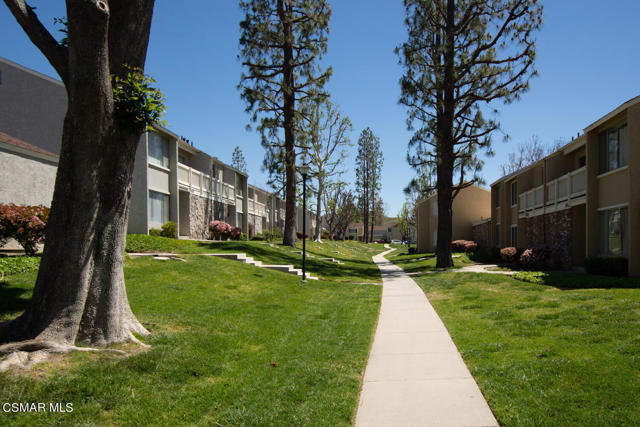 HOA has Walking paths