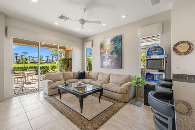 424 White Horse Trail, Palm Desert, CA 92211