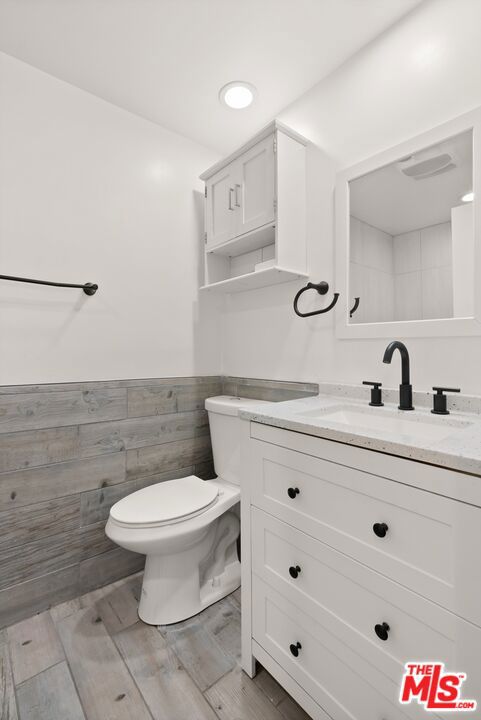 8420 Bleriot Avenue, Los Angeles CA: https://media.crmls.org/mediaz/51696a9e-1974-4538-890b-f5167c6d612c.jpg