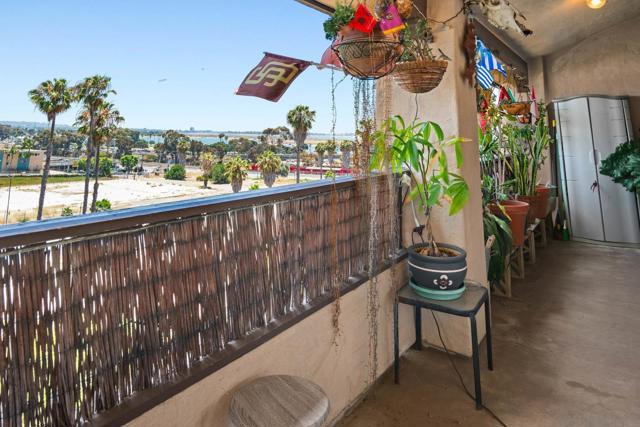 Image 30 of 33 For 2540 Clairemont Dr  307