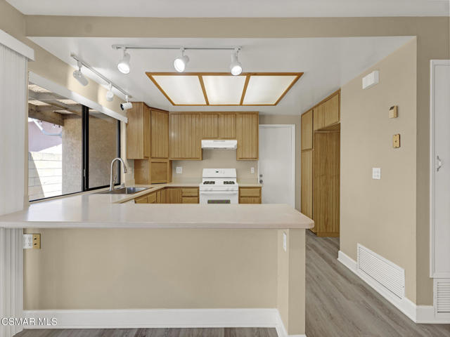 2264 Cochran Street, Simi Valley CA: https://media.crmls.org/mediaz/51699448-cc52-4131-87d7-07a64a9a32ac.jpg