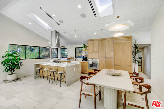 1845 Calgary Lane, Los Angeles CA: https://media.crmls.org/mediaz/5169cac7-5257-4af4-9bf3-7cc0beddf904.jpg