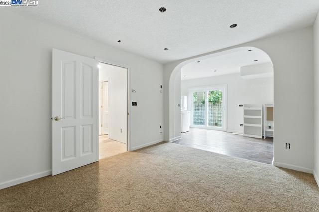 21798 Independent School Rd, Castro Valley CA: https://media.crmls.org/mediaz/5169d4e8-7ab5-4869-82ab-482cbc3ad767.jpg