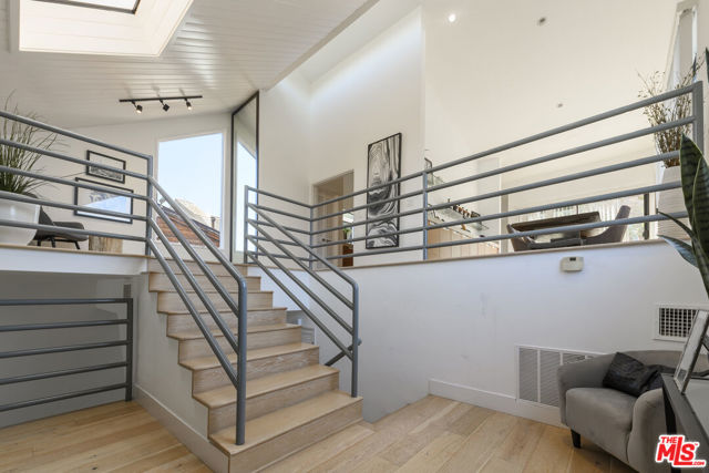 8581 Cole Crest Drive, Los Angeles CA: https://media.crmls.org/mediaz/5169e293-0b5e-4748-a89c-39a6a0477945.jpg