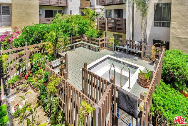 320 S Ardmore Avenue, Los Angeles CA: https://media.crmls.org/mediaz/516a1420-a05b-4c35-97dd-b3ee6f9c0aeb.jpg