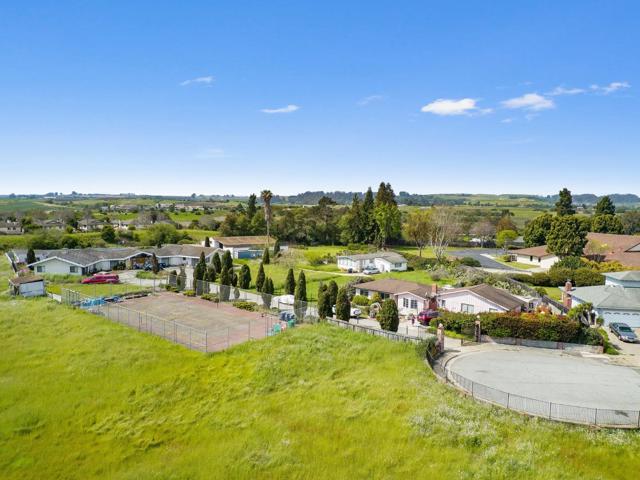 40 Eileen Street, Watsonville CA: https://media.crmls.org/mediaz/516ac5db-4a41-48b7-beb2-d0fe786fa24f.jpg