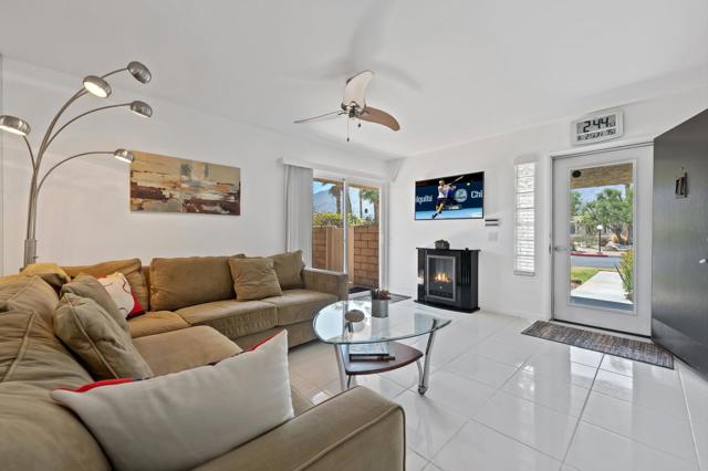 3162 Sunflower N Loop, Palm Springs CA: https://media.crmls.org/mediaz/516ae7bf-fa25-426d-83bd-51a752ad32ef.jpg